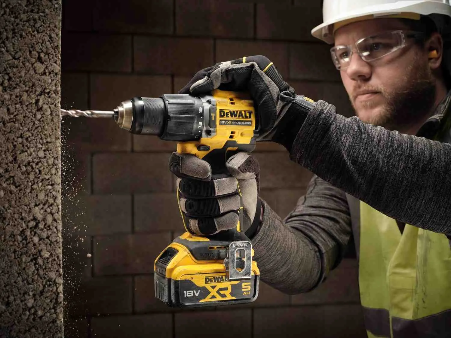 Аккумуляторный безщеточный ударный дрель-шуруповерт DeWALT DCD799P2T