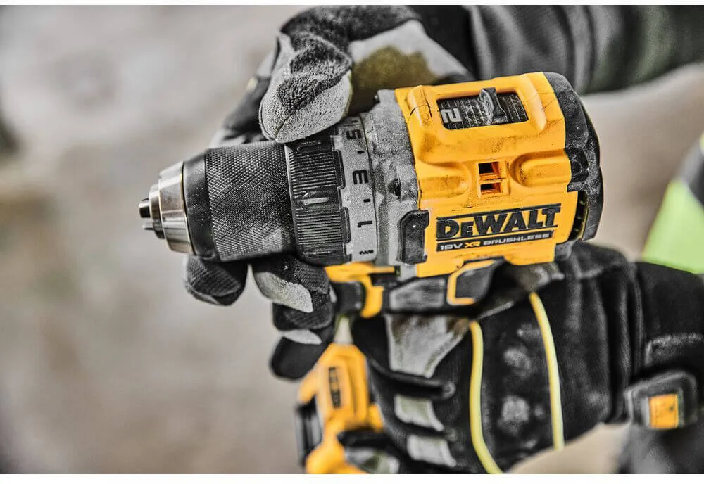 Аккумуляторный безщеточный дрель-шуруповерт DeWALT DCD800NT