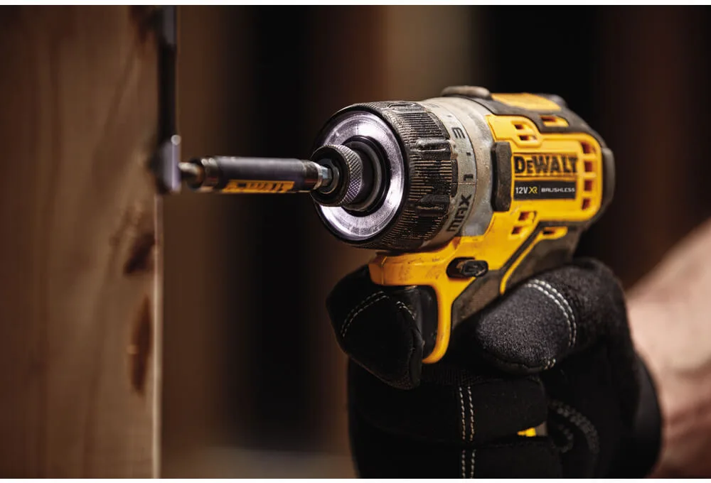 Аккумуляторный безщеточный шуруповерт DeWALT DCF601D2