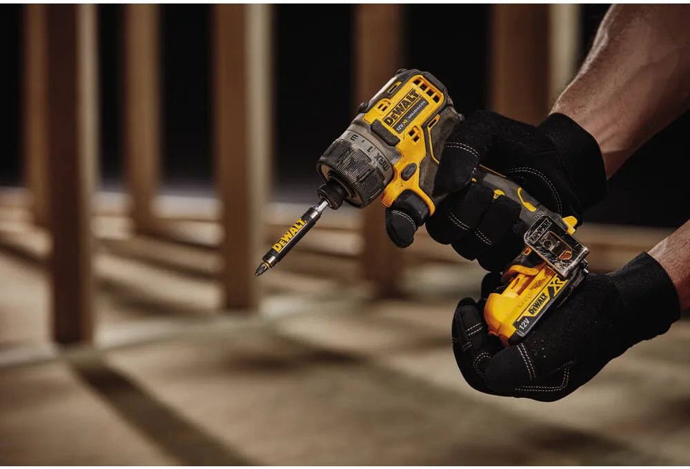 Аккумуляторный бесщеточный шуруповерт DeWALT DCF601N