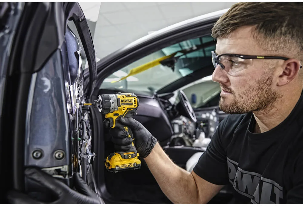 Аккумуляторный бесщеточный шуруповерт DeWALT DCF601N