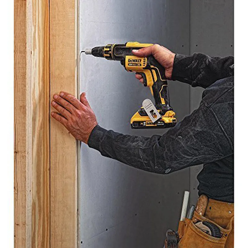 Аккумуляторный безщеточный шуруповерт DeWALT DCF620D2