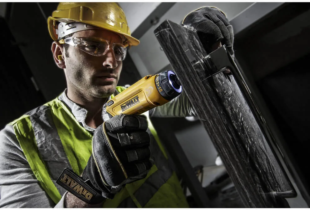 Аккумуляторный шуруповерт DeWalt DCF680G2