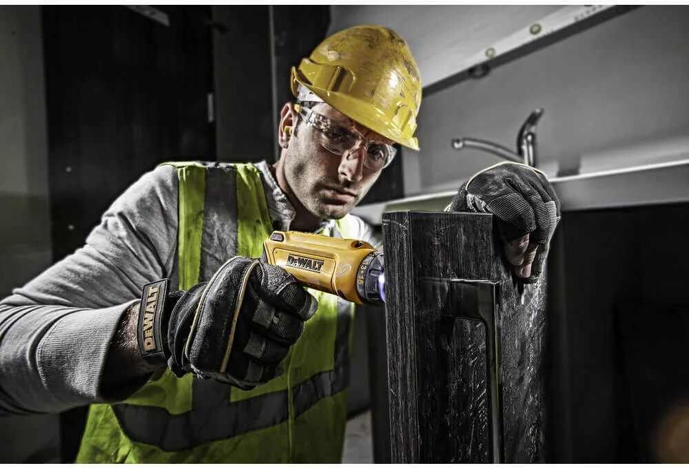 Аккумуляторный шуруповерт DeWalt DCF680G2