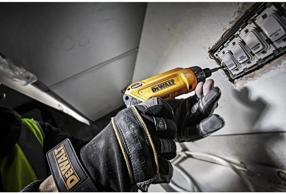 Аккумуляторный шуруповерт DeWalt DCF680G2