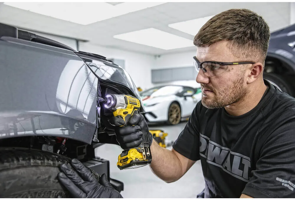 Аккумуляторный ударный безщеточный шуруповерт DeWALT DCF801D2