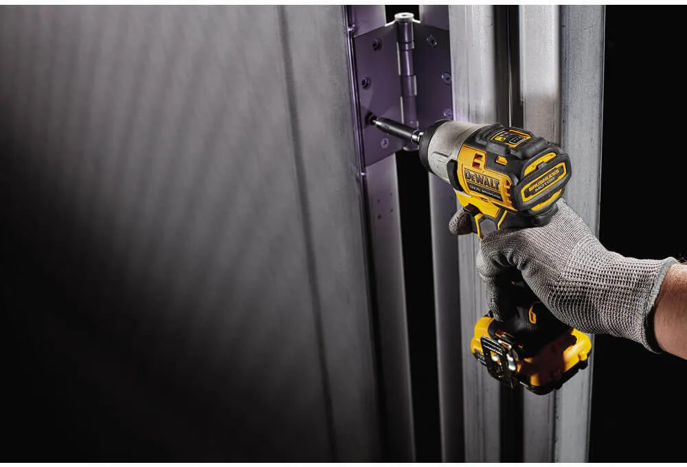 Аккумуляторный ударный безщеточный шуруповерт DeWALT DCF801D2