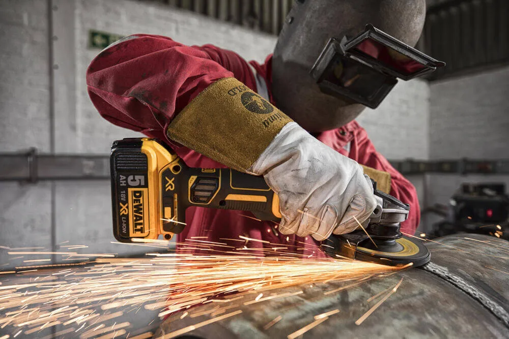 Угловая шлифовальная машина - аккумуляторная бесщеточная DeWALT DCG405P3