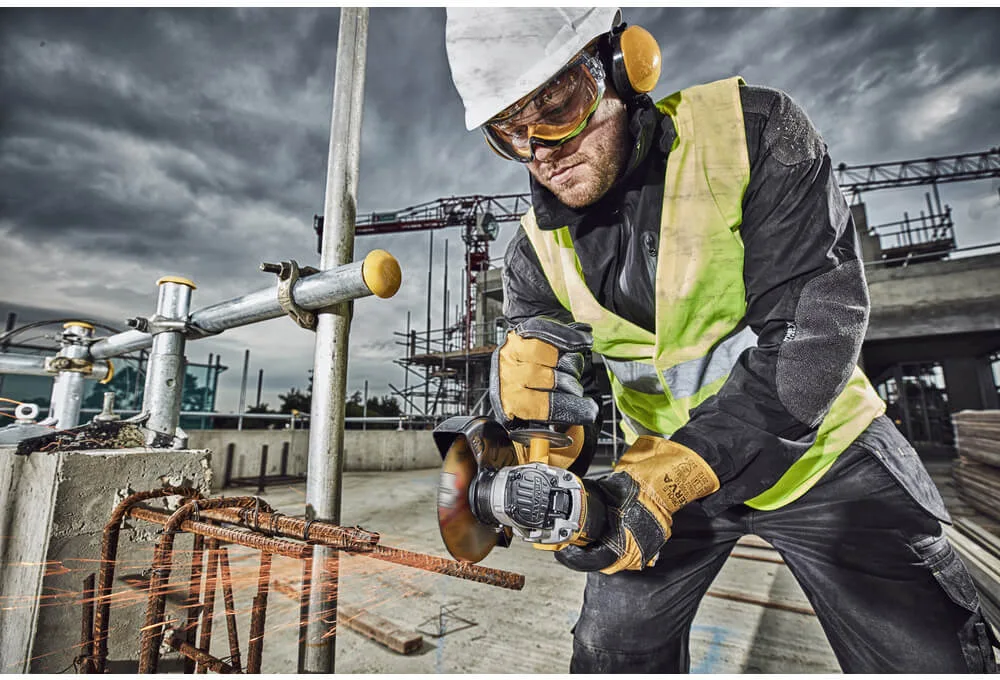 Акумуляторна кутова шліфувальна машина DeWalt DCG406N