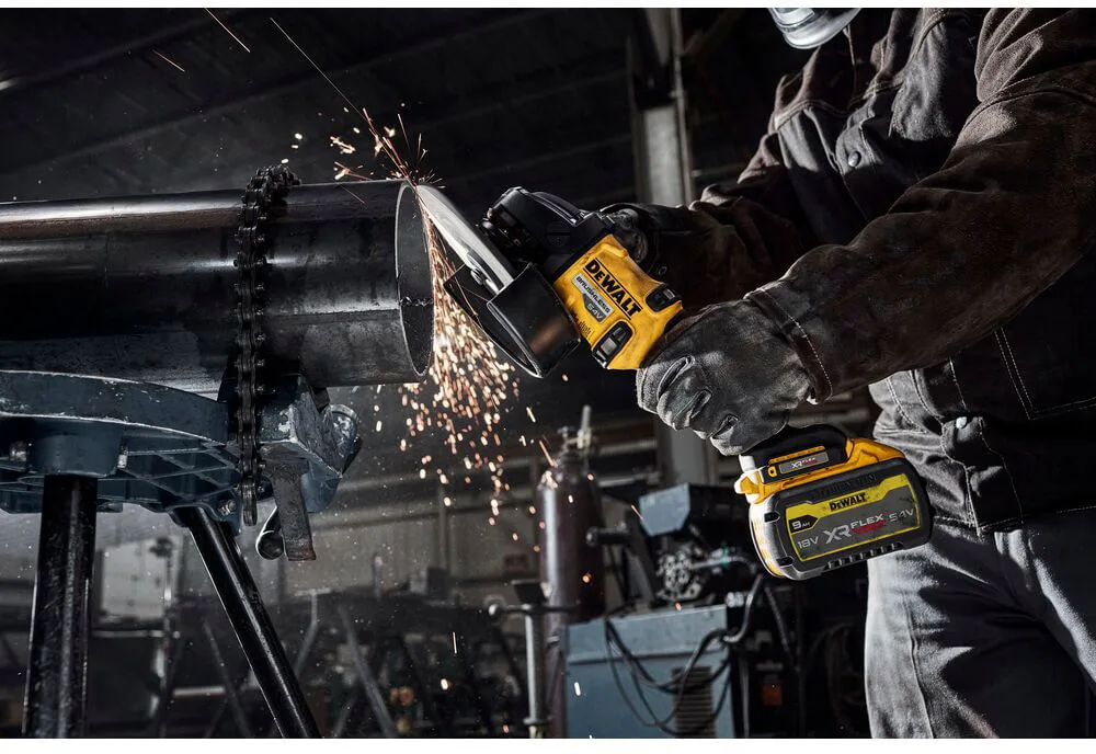 Угловая шлифовальная машина - аккумуляторная бесщеточная DeWALT DCG440N