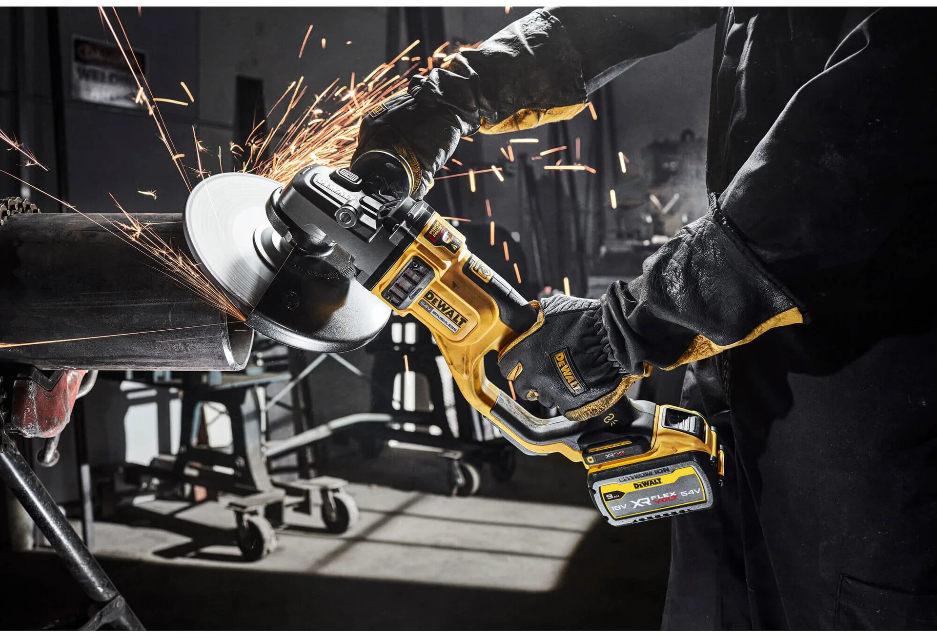 Угловая шлифовальная машина - аккумуляторная бесщеточная DeWALT DCG460NK