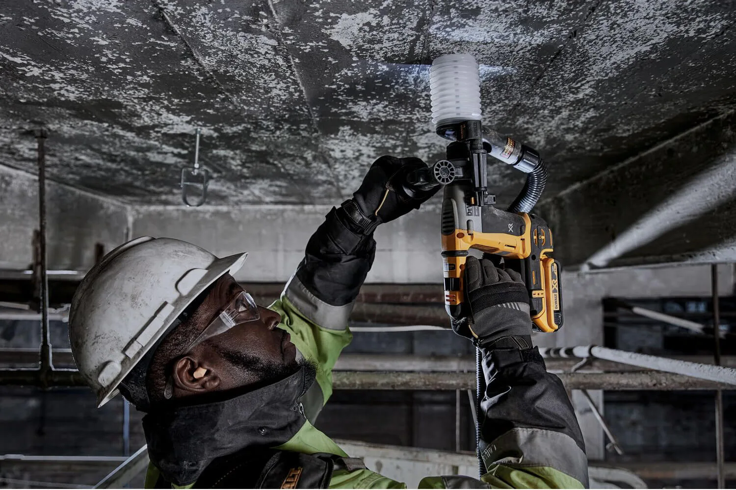 Аккумуляторный бесщеточный перфоратор SDS PLUS DeWALT DCH172NT