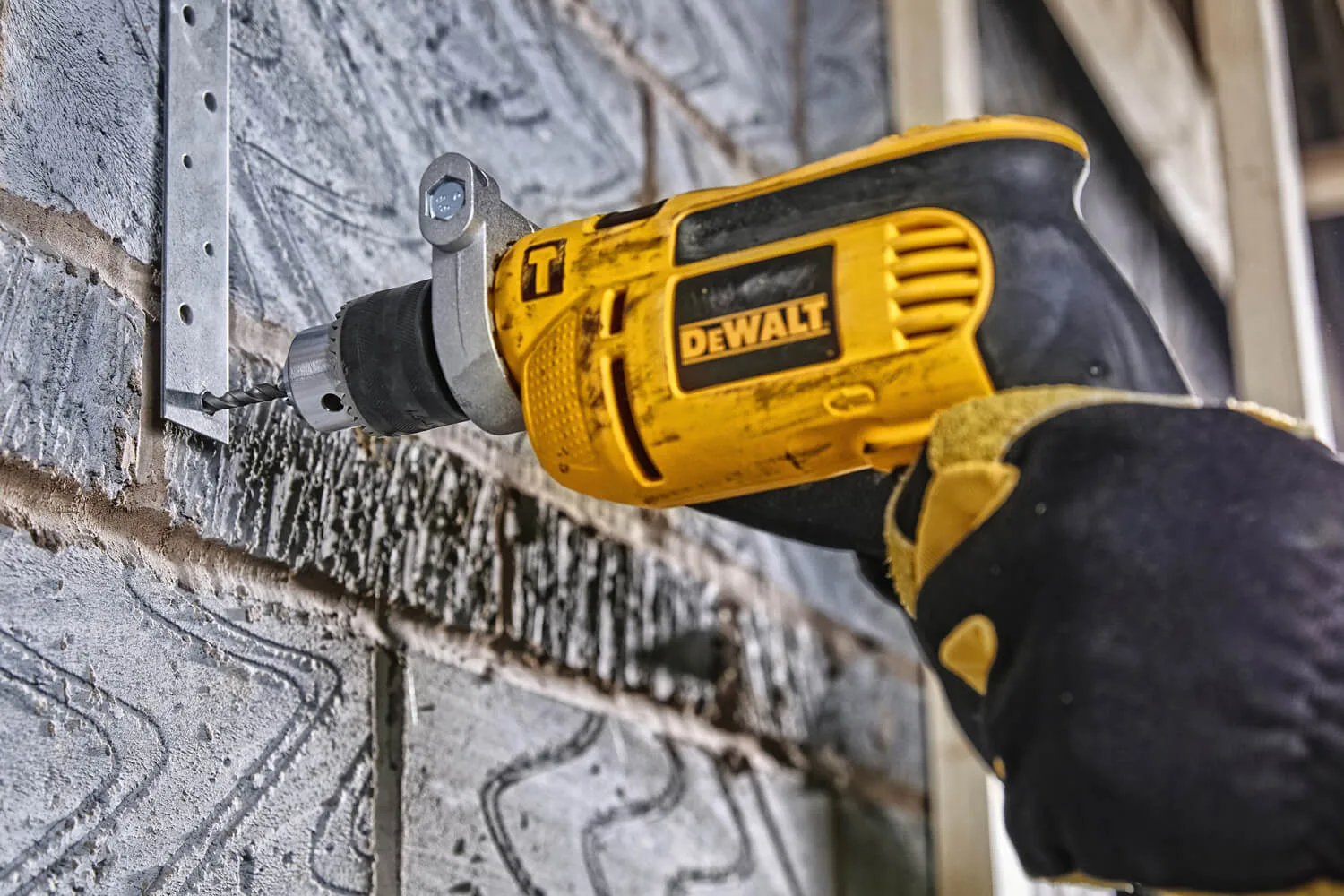 Дриль ударний DeWalt DWD024