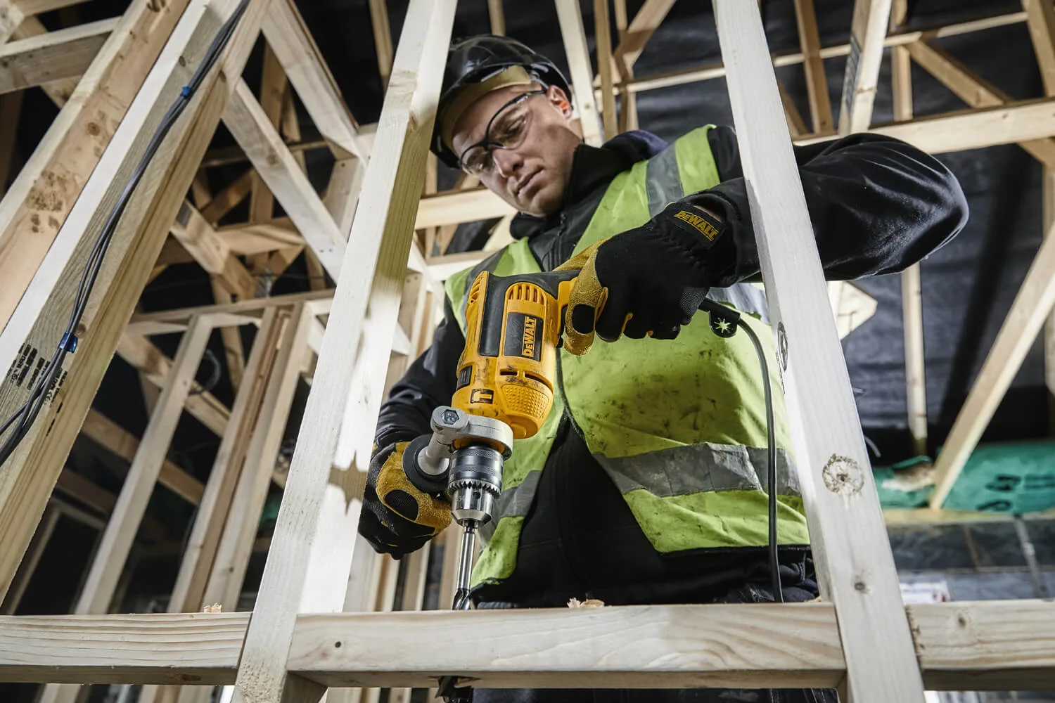 Дриль ударний DeWalt DWD024