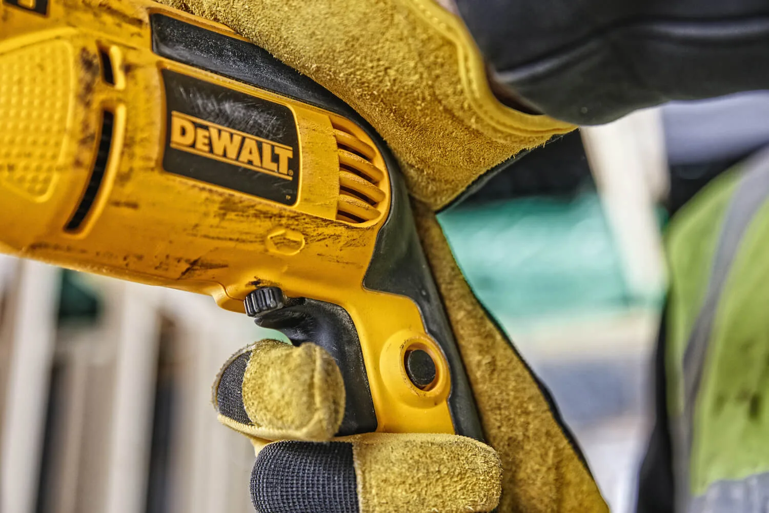 Дриль ударний DeWalt DWD024