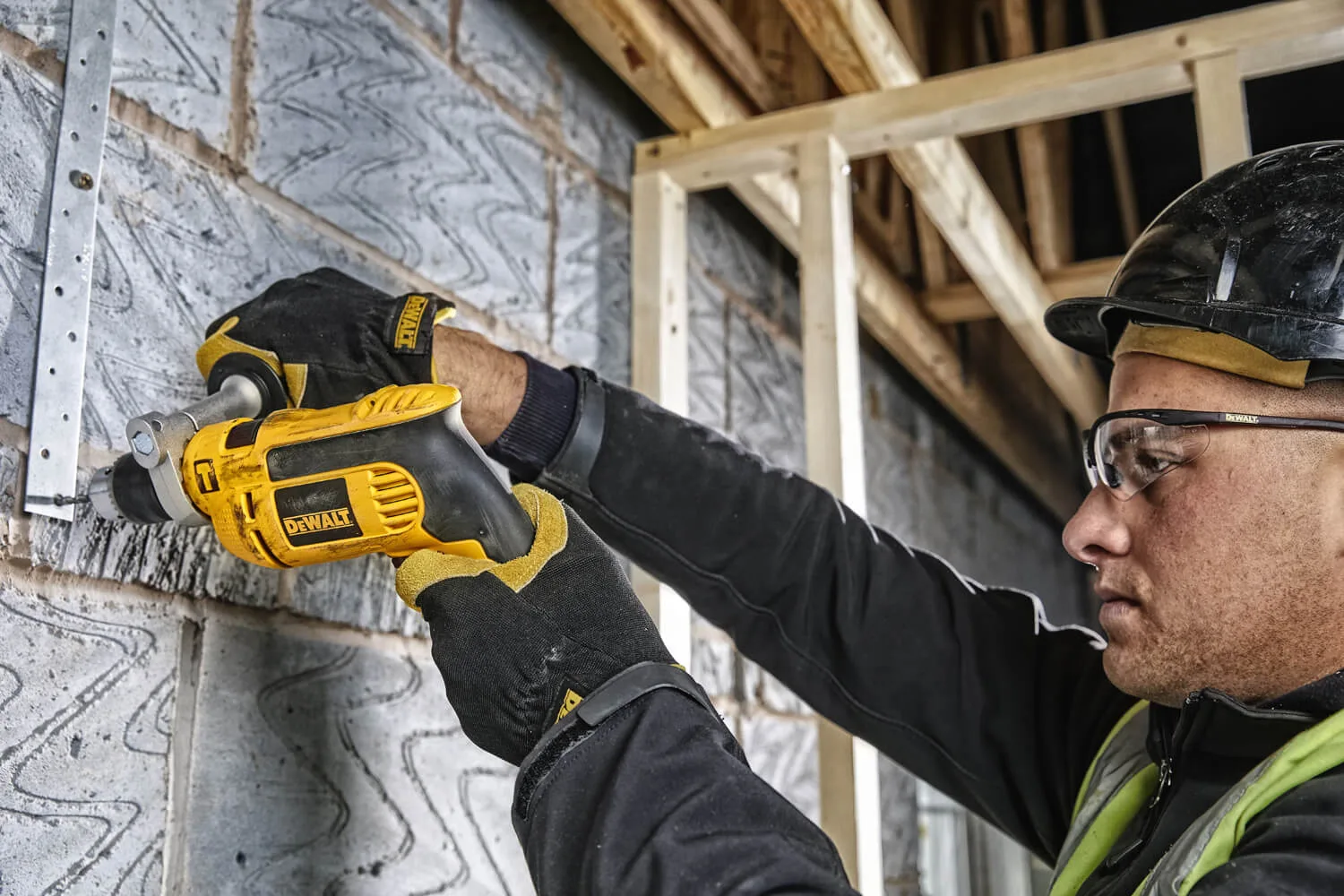 Дриль ударний DeWalt DWD024