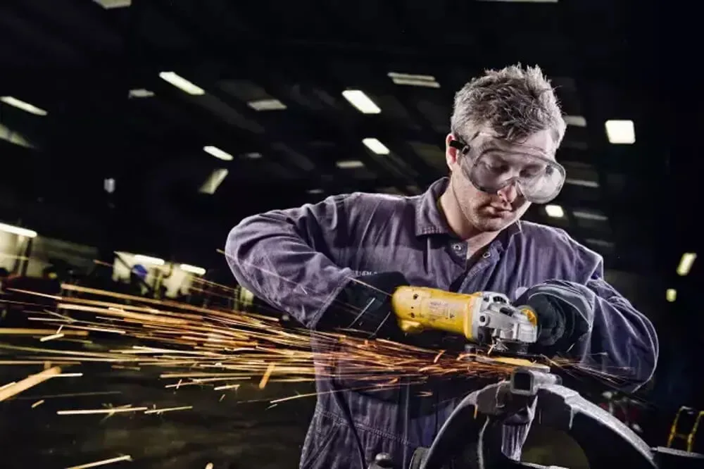 Кутова шліфувальна машина DeWalt DWE4217