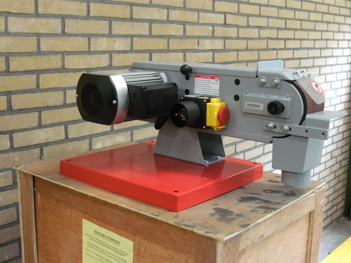 Ленточная шлифовальная машина по металлу Holzmann MSM 100L