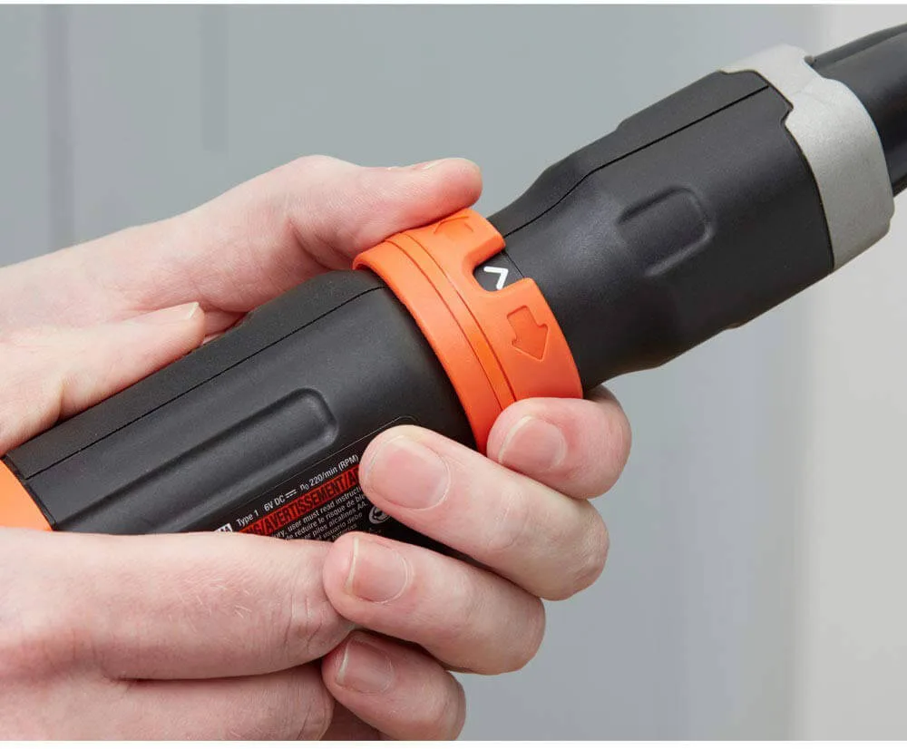 Аккумуляторная отвертка BLACK+DECKER BCF601C