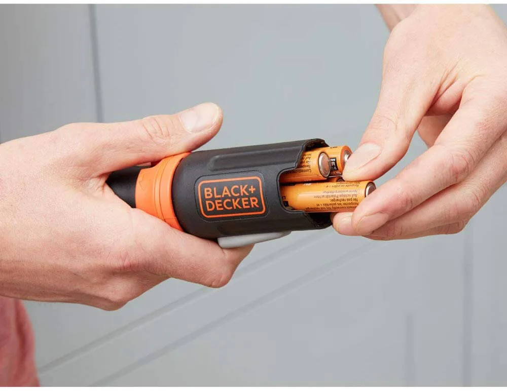 Аккумуляторная отвертка BLACK+DECKER BCF601C