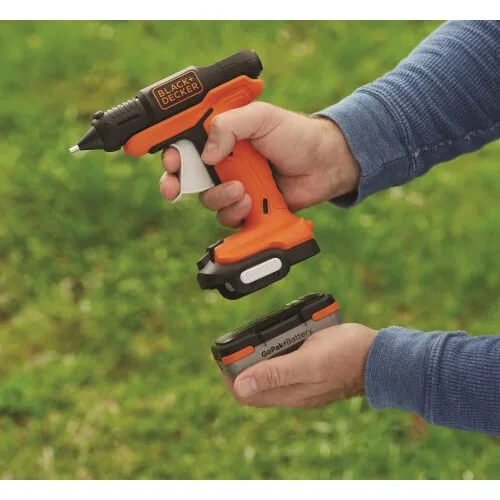 Аккумуляторный клеевой пистолет BLACK+DECKER BDCGG12N