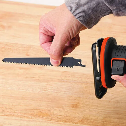 Аккумуляторная сабельная пила BLACK+DECKER BDCR18N.