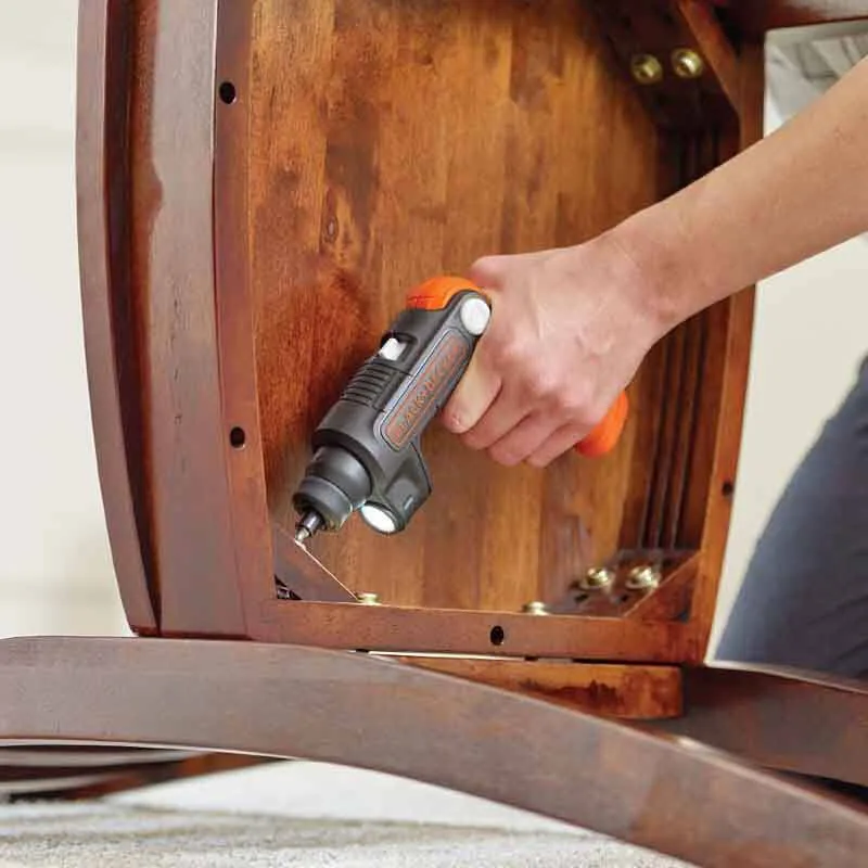 Аккумуляторная отвертка BLACK+DECKER BDCSFL20C