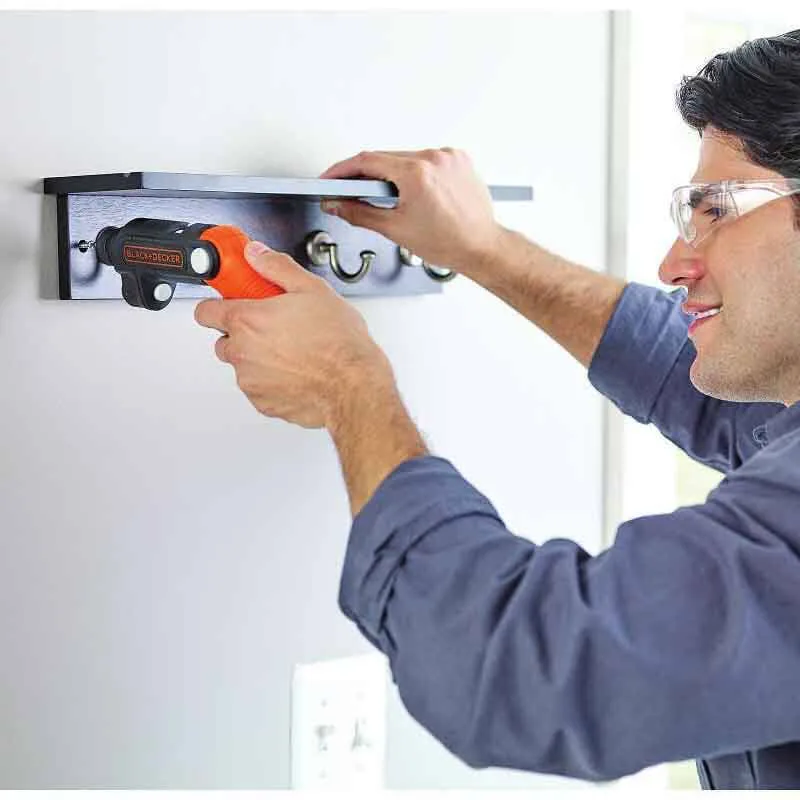 Аккумуляторная отвертка BLACK+DECKER BDCSFL20C
