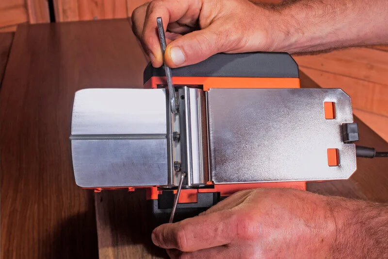 Рубанок мережевий BLACK+DECKER BEW712