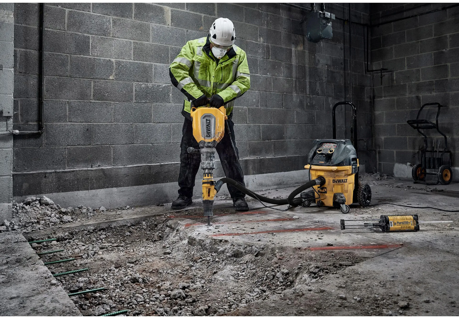 Сетевой бесщеточный отбойный молоток DeWALT D25911K