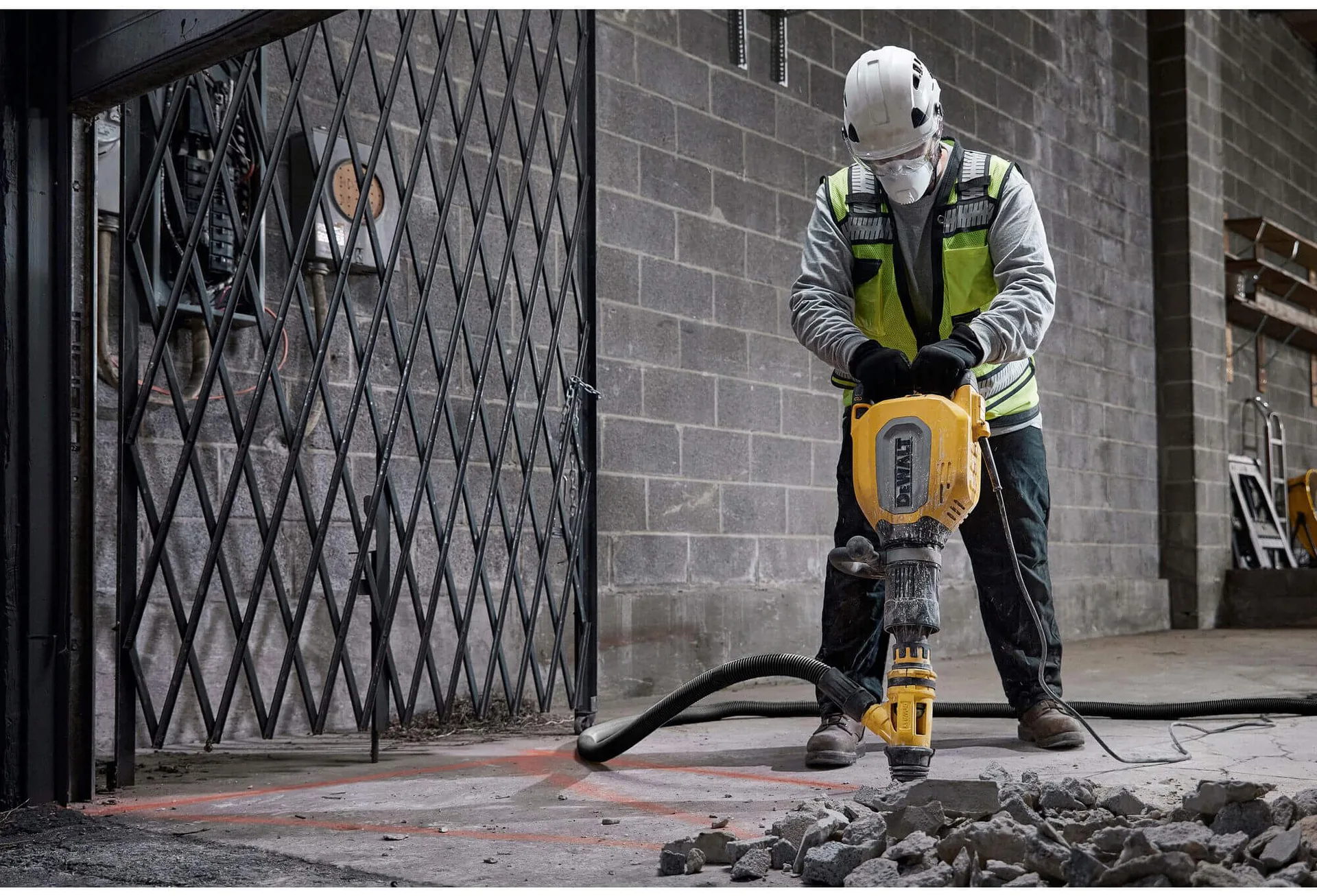 Сетевой бесщеточный отбойный молоток DeWALT D25911K
