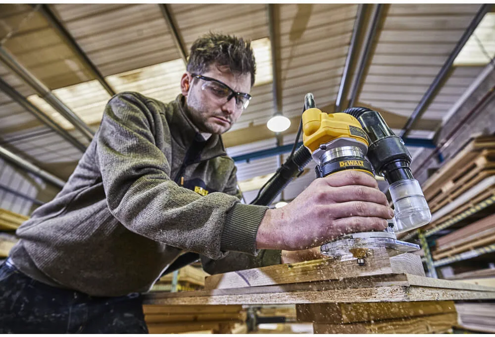 Фрезерный станок DeWalt D26200