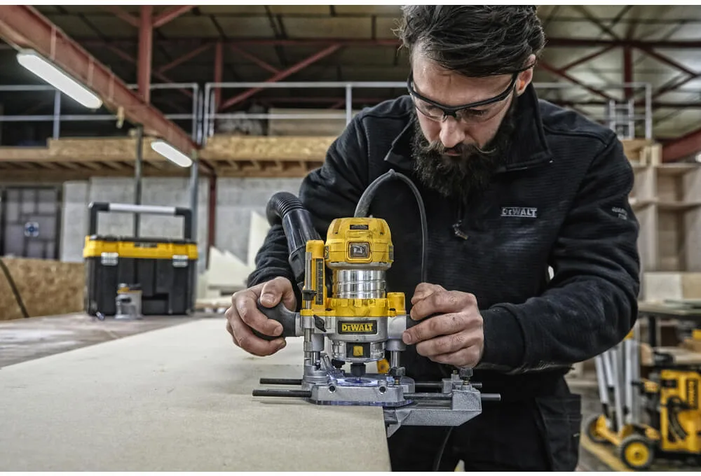 Фрезер DeWalt D26204K