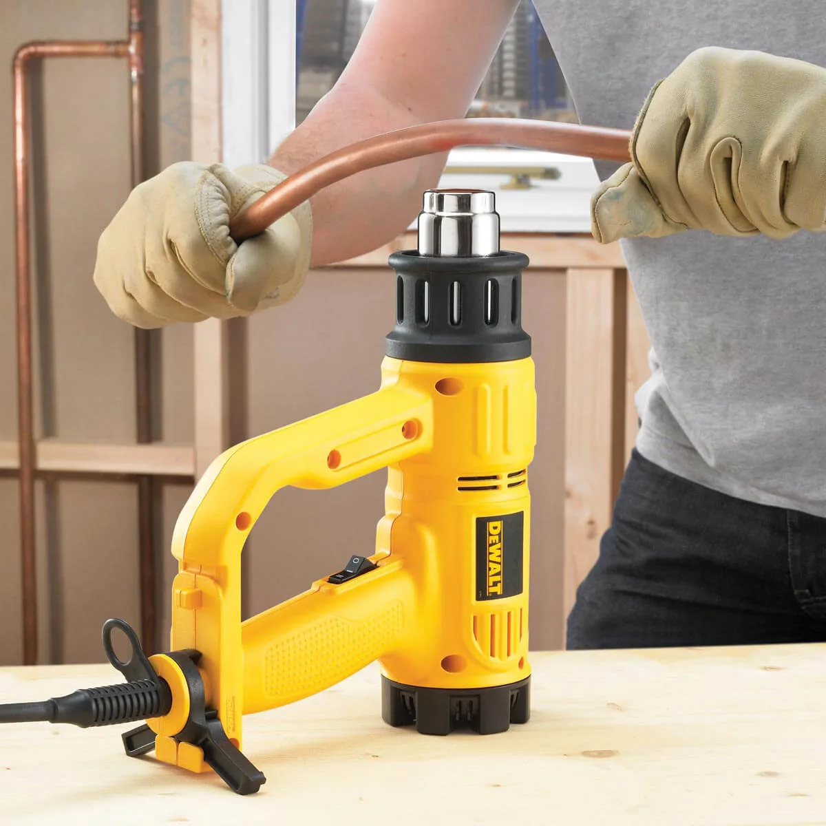 Пістолет гарячого повітря DeWalt D26411