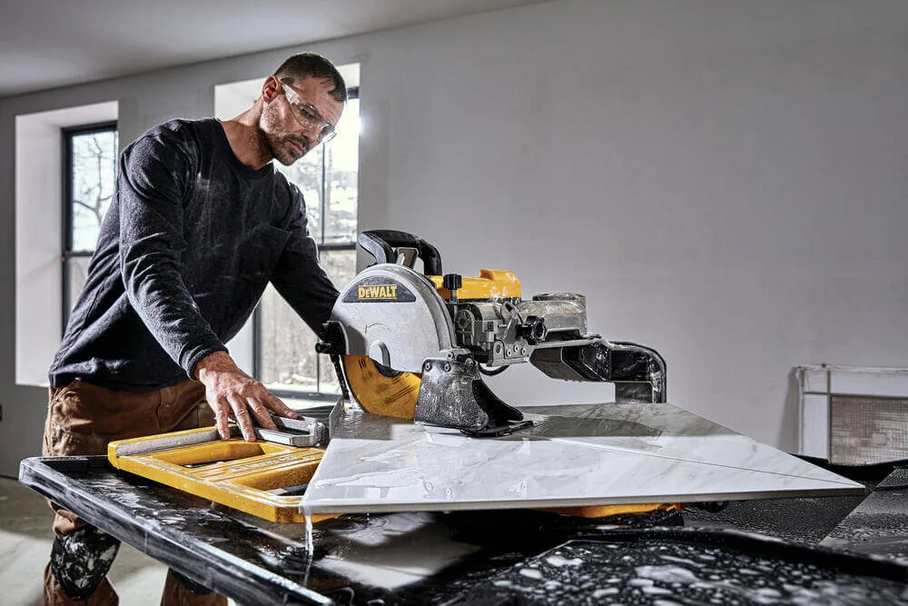 Настольный сетевой плиткорез DeWALT D36000