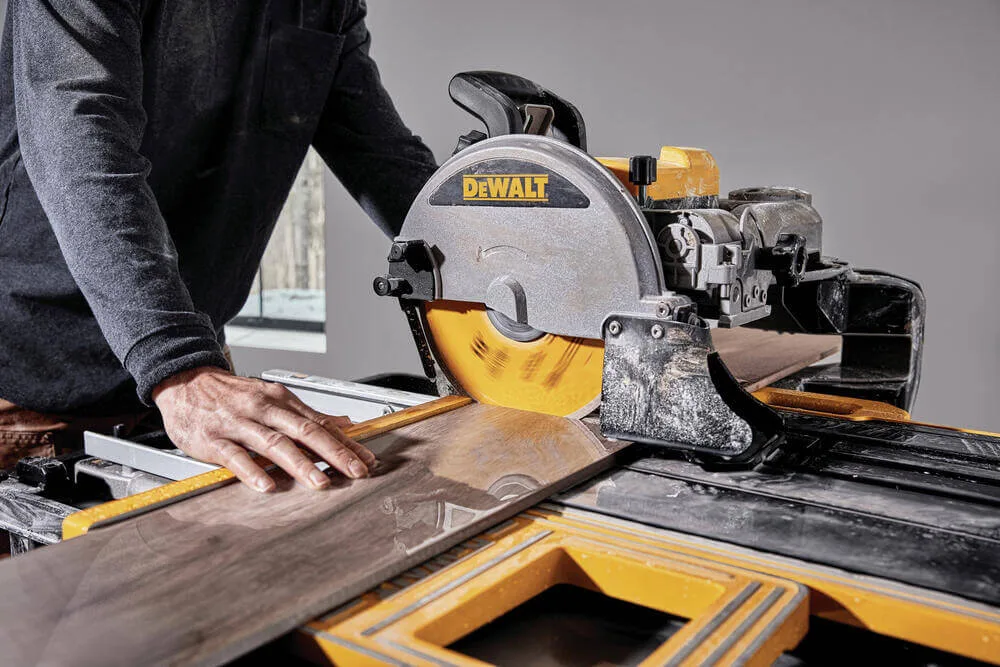 Настольный сетевой плиткорез DeWALT D36000