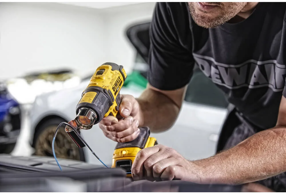 Аккумуляторный фен DeWALT DCE530N