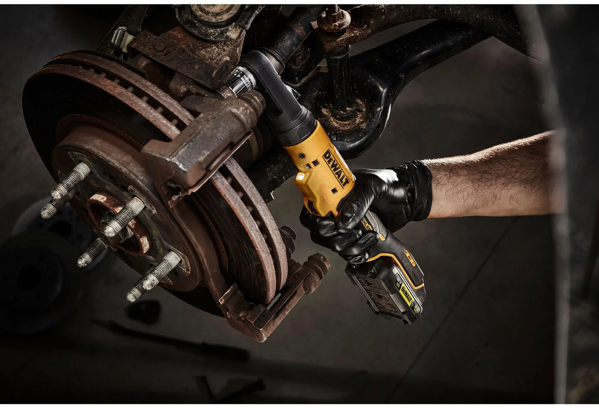 Угловой гайковерт - аккумуляторный бесщеточный ключ-трещотка DeWALT DCF500N