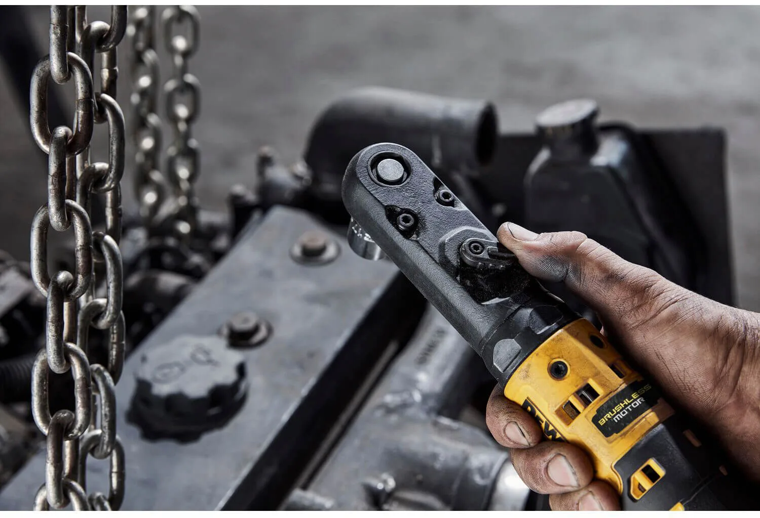 Угловой гайковерт - аккумуляторный бесщеточный ключ-трещотка DeWALT DCF510N
