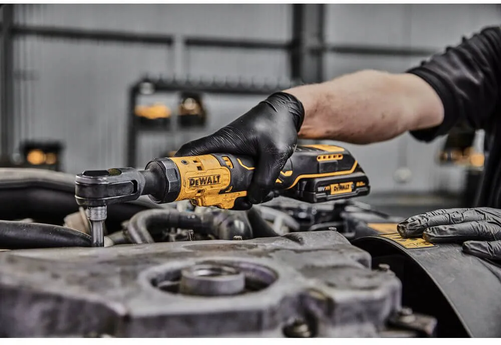 Угловой гайковерт - аккумуляторный бесщеточный ключ-трещотка DeWALT DCF512N