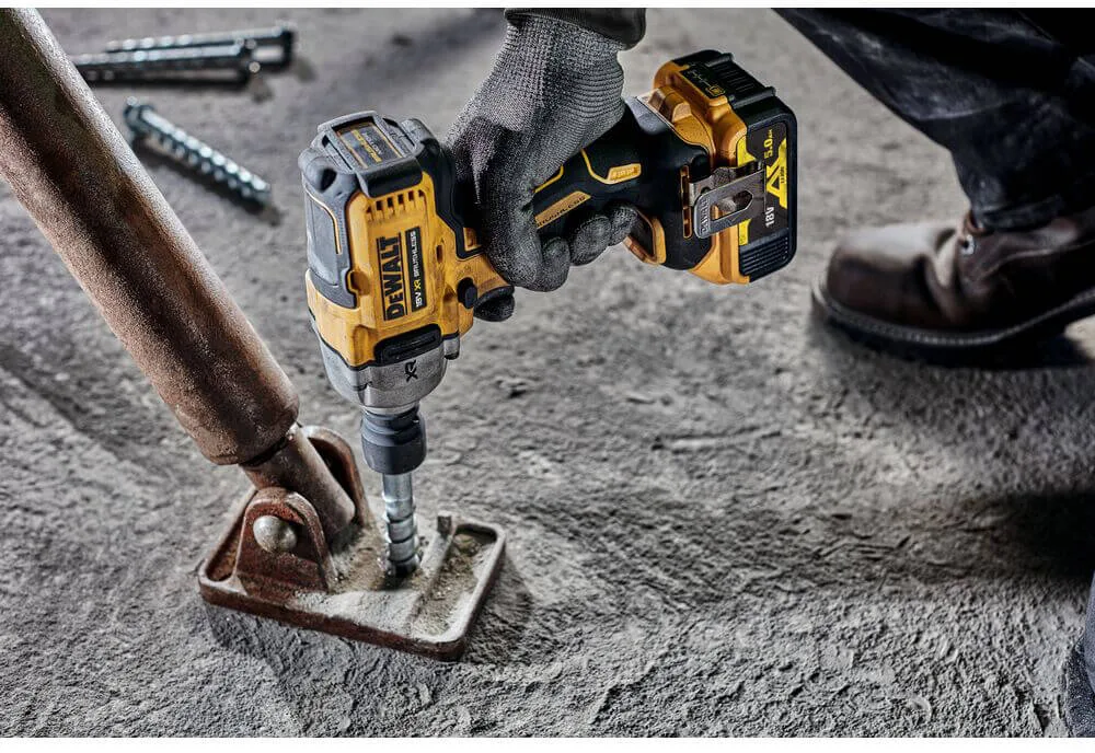 Ударный аккумуляторный бесщеточный DeWALT DCF891NT