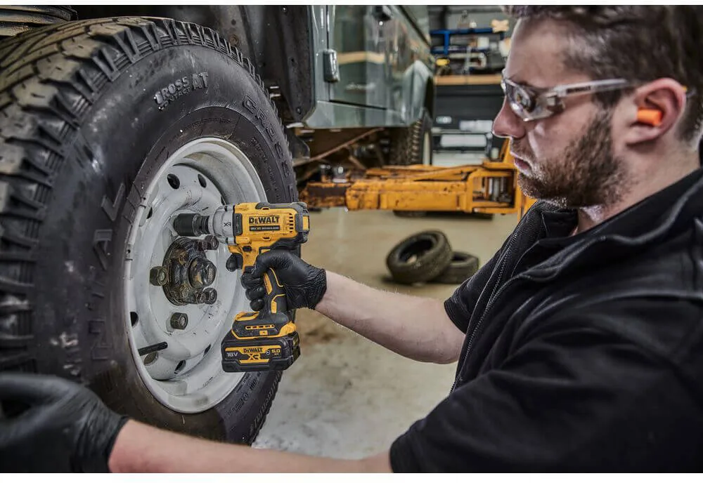 Ударный аккумуляторный бесщеточный DeWALT DCF891NT