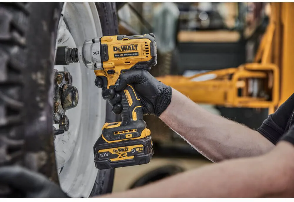Ударный аккумуляторный бесщеточный DeWALT DCF891NT