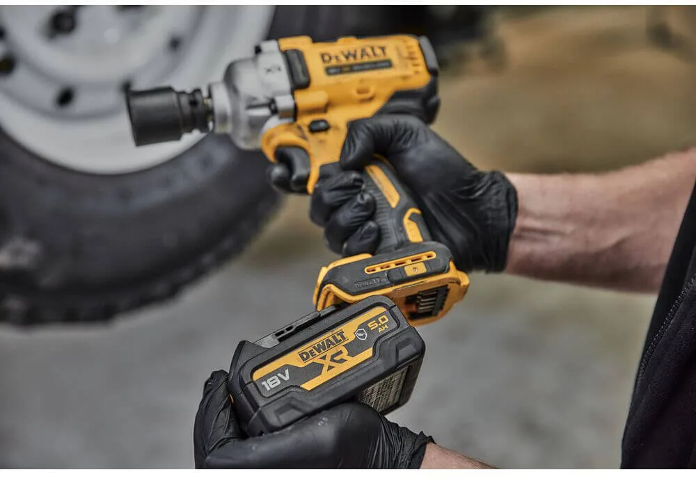 Ударный аккумуляторный бесщеточный DeWALT DCF891NT