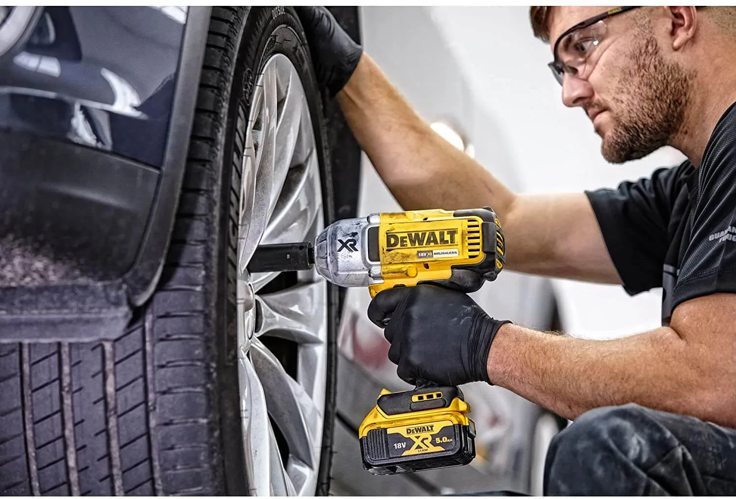 Аккумуляторный ударный гайковерт DeWalt DCF899N