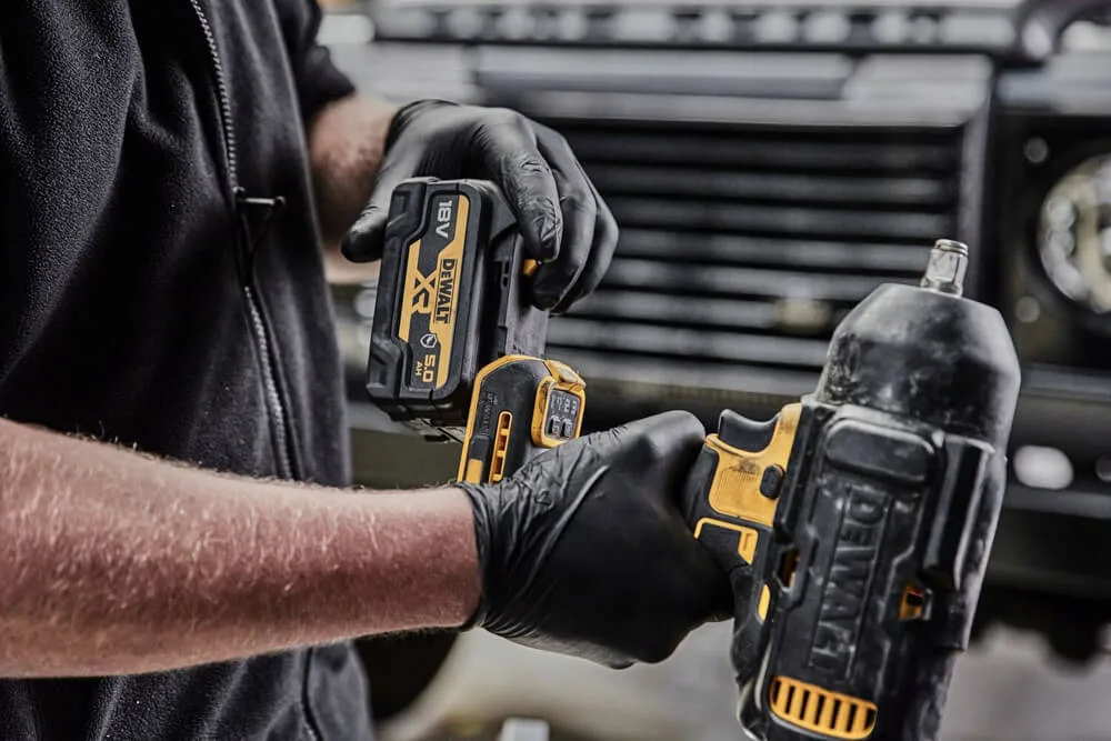 Ударный аккумуляторный бесщеточный DeWALT DCF900P2G