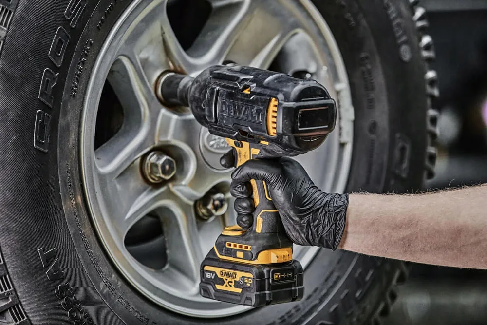Ударный аккумуляторный бесщеточный DeWALT DCF900P2G