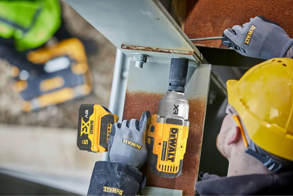 Ударный аккумуляторный бесщеточный DeWALT DCF900P2T