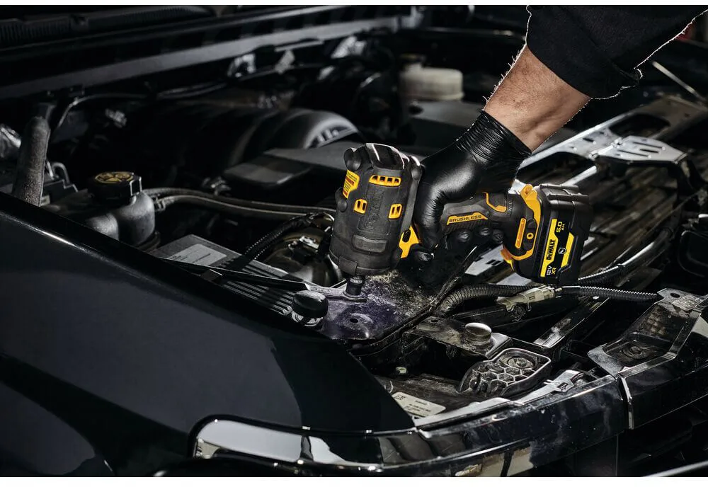 Ударный аккумуляторный бесщеточный гайковерт DeWALT DCF901P1G