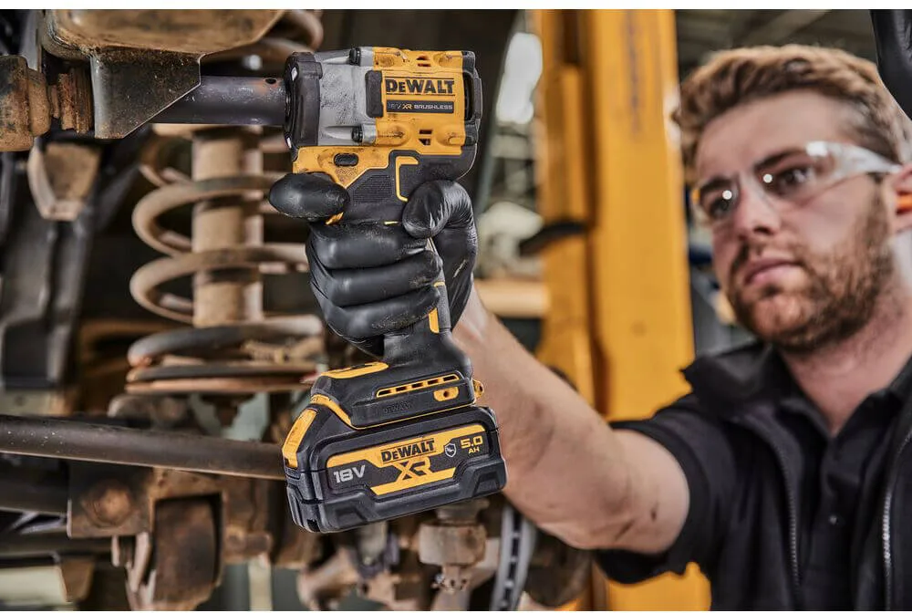 Ударный аккумуляторный бесщеточный DeWALT DCF923N